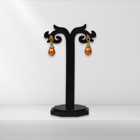 <div style="font-family: 'Georgia', serif; color: #333; line-height: 1;">   <h2 style="color: #b88e56; font-size: 0.8em; letter-spacing: 2px;  margin-bottom: 15px;">Amber Glow Pearl Earrings</h2></div>