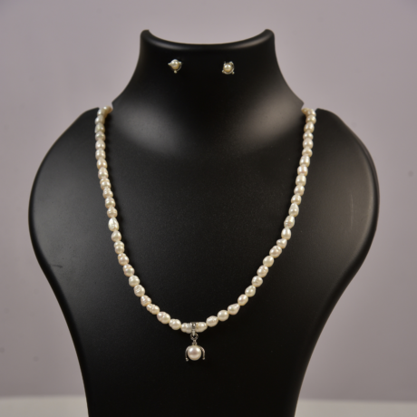 <div style="font-family: 'Georgia', serif; color: #333; line-height: 1;">   <h2 style="color: #b88e56; font-size: 0.8em; letter-spacing: 2px;  margin-bottom: 15px;">Circle of Grace Pearl Set</h2></div>