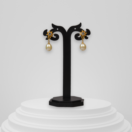 <div style="font-family: 'Georgia', serif; color: #333; line-height: 1;">   <h2 style="color: #b88e56; font-size: 0.8em; letter-spacing: 2px;  margin-bottom: 15px;">Ivory Starburst Pearl Earrings</h2></div>