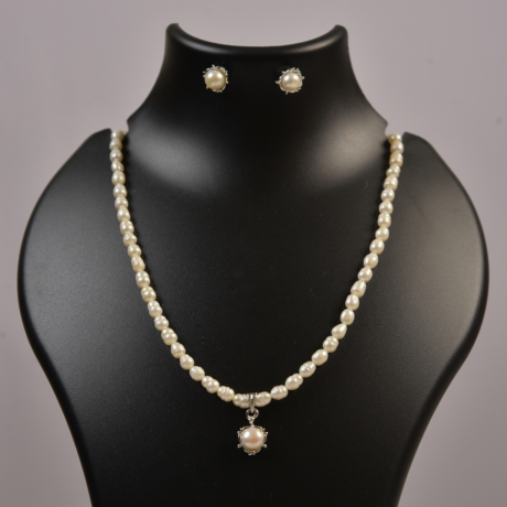 <div style="font-family: 'Georgia', serif; color: #333; line-height: 1;">   <h2 style="color: #b88e56; font-size: 0.8em; letter-spacing: 2px;  margin-bottom: 15px;">Pure Circle Pearl Set</h2></div>