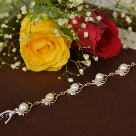 <div style="font-family: 'Georgia', serif; color: #333; line-height: 1;">   <h2 style="color: #b88e56; font-size: 0.8em; letter-spacing: 2px;  margin-bottom: 15px;">The Blossom Pearl Bracelet</h2></div>