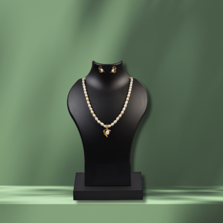 <div style="font-family: 'Georgia', serif; color: #333; line-height: 1;">   <h2 style="color: #b88e56; font-size: 0.8em; letter-spacing: 2px;  margin-bottom: 15px;">The Golden Aura Pearl Set</h2></div>