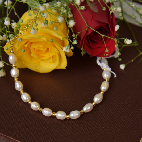 <div style="font-family: 'Georgia', serif; color: #333; line-height: 1;">   <h2 style="color: #b88e56; font-size: 0.8em; letter-spacing: 2px;  margin-bottom: 15px;">The Golden Harmony Pearl Bracelet</h2></div>