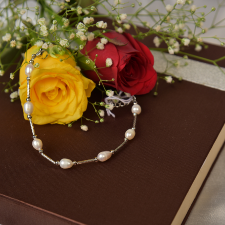 <div style="font-family: 'Georgia', serif; color: #333; line-height: 1;">   <h2 style="color: #b88e56; font-size: 0.8em; letter-spacing: 2px;  margin-bottom: 15px;">The Silver Wave Pearl Bracelet</h2></div>